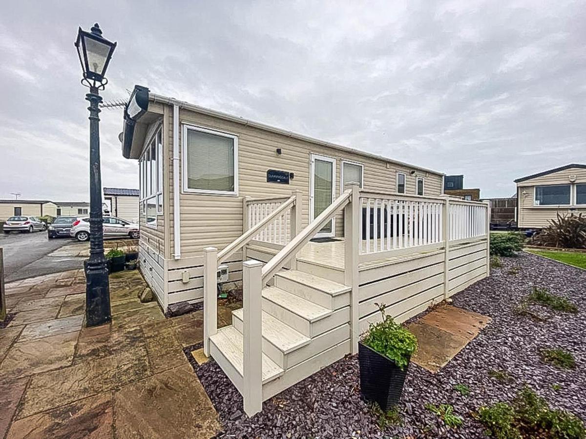 Lovely 6 Berth Caravan With Decking And Wifi In Kent, Ref 47017C Hotel Whitstable Exterior photo